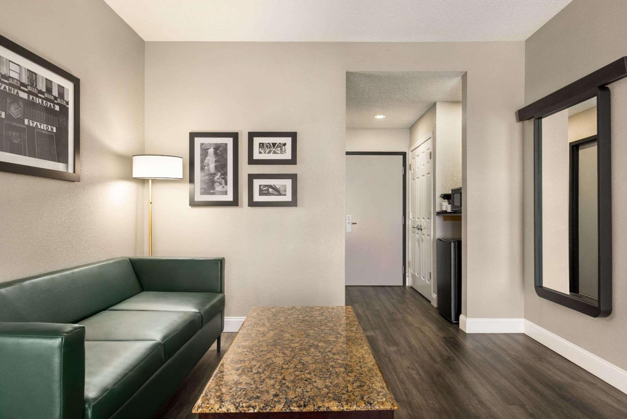 La Quinta By Wyndham Mt. Laurel - Philadelphia Hotel Mount Laurel Buitenkant foto